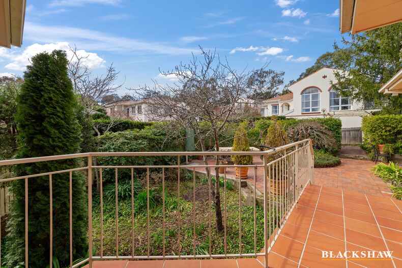 8/10 Taronga Place O'Malley 8/10 Taronga Place O'Malley