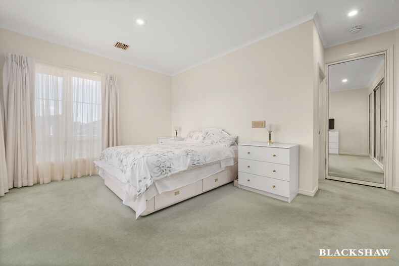 8/10 Taronga Place O'Malley 8/10 Taronga Place O'Malley