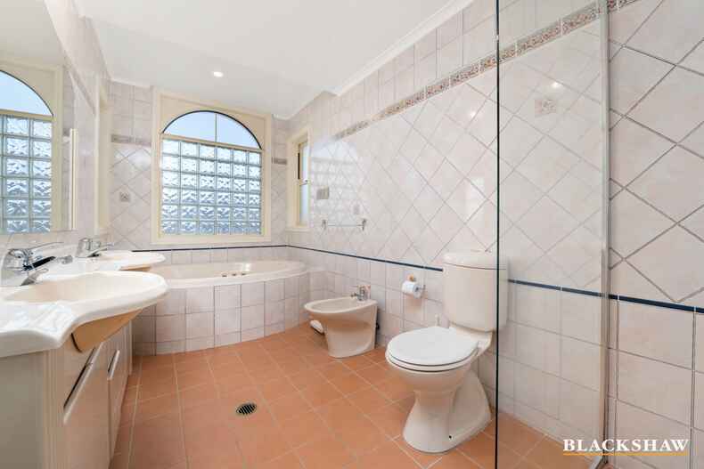 8/10 Taronga Place O'Malley 8/10 Taronga Place O'Malley