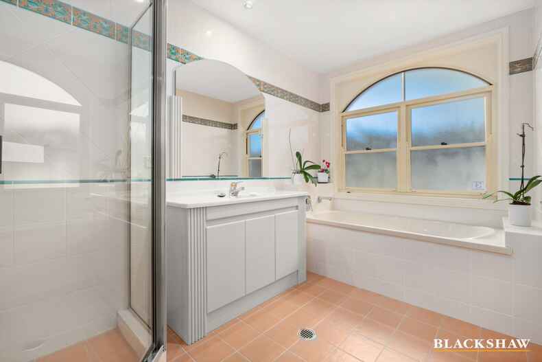 8/10 Taronga Place O'Malley 8/10 Taronga Place O'Malley