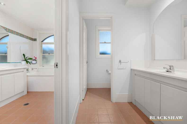 8/10 Taronga Place O'Malley 8/10 Taronga Place O'Malley