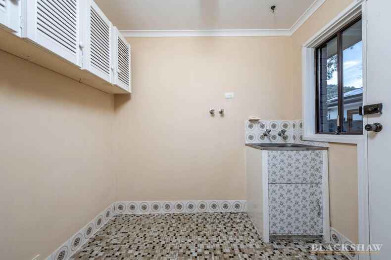 29 MacKay Crescent Kambah 29 MacKay Crescent Kambah