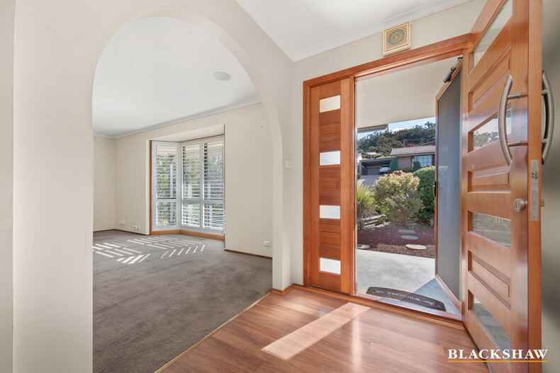 18 Max Henry Crescent Macarthur