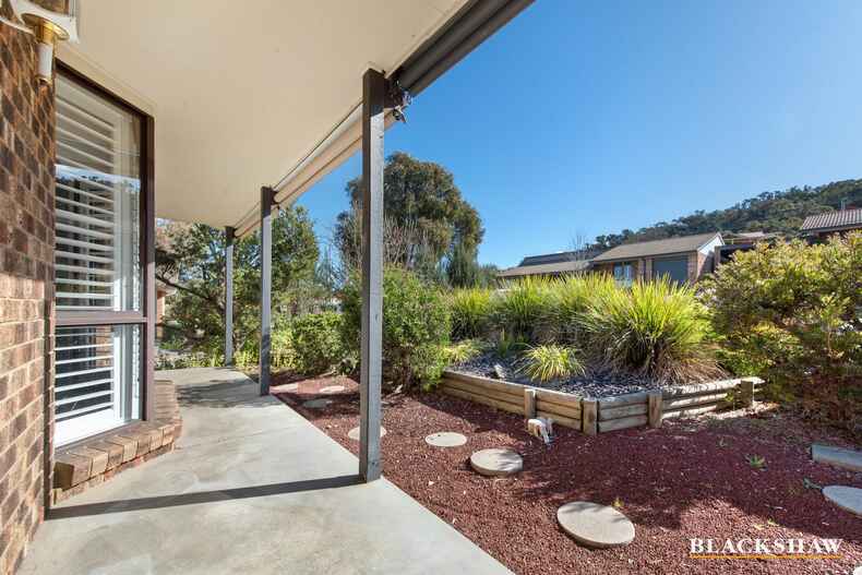 18 Max Henry Crescent Macarthur