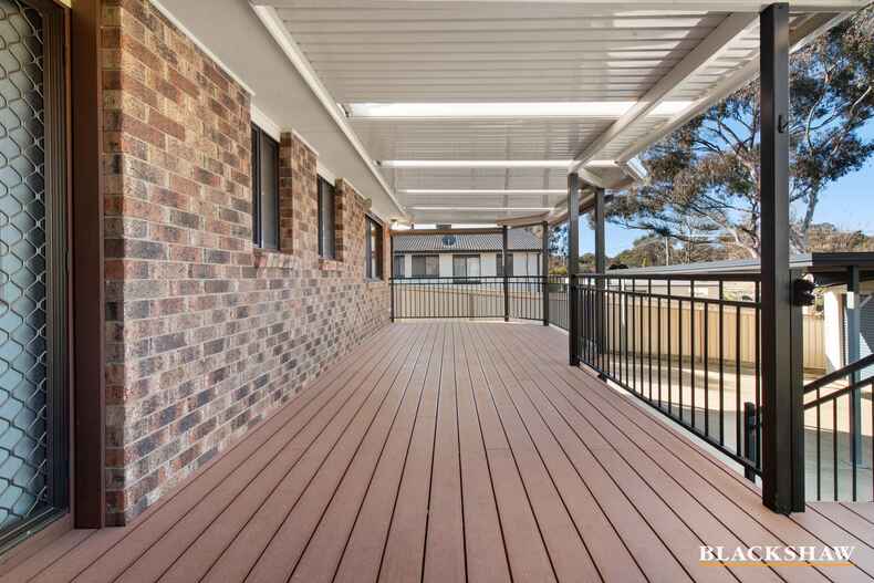 18 Max Henry Crescent Macarthur