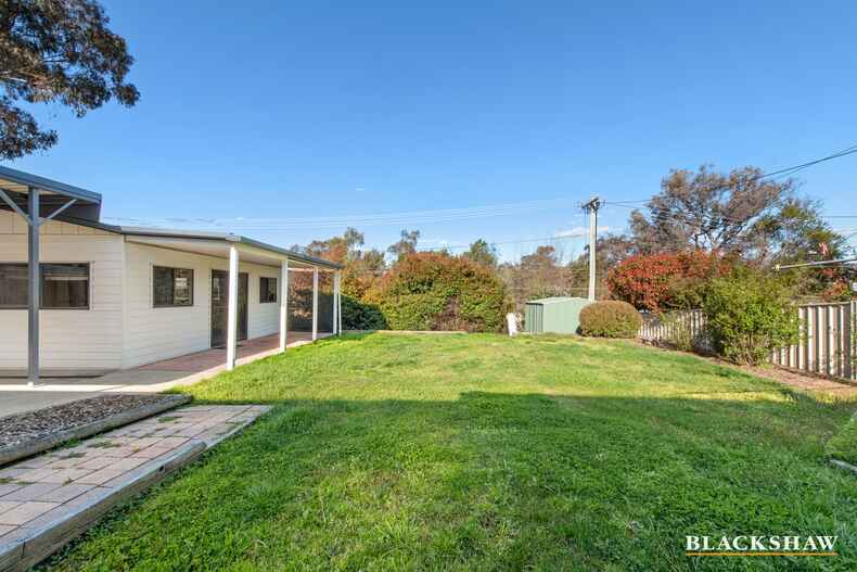 18 Max Henry Crescent Macarthur