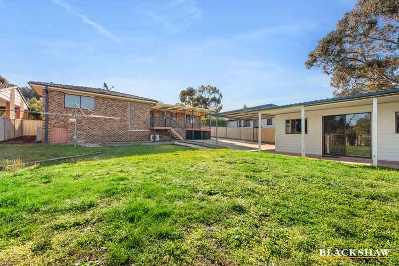 18 Max Henry Crescent Macarthur