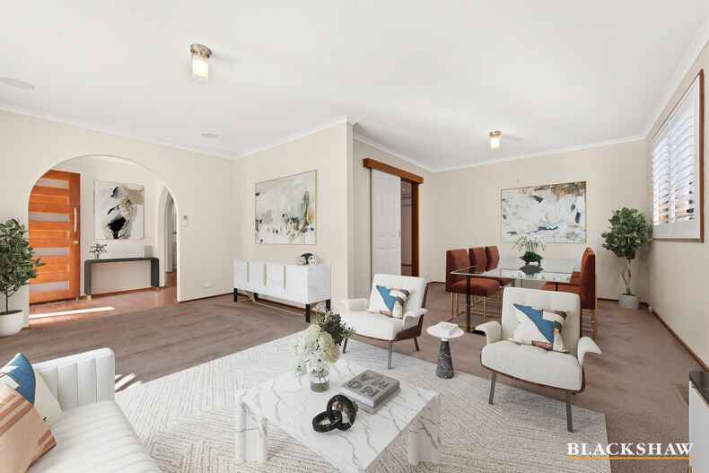 18 Max Henry Crescent Macarthur