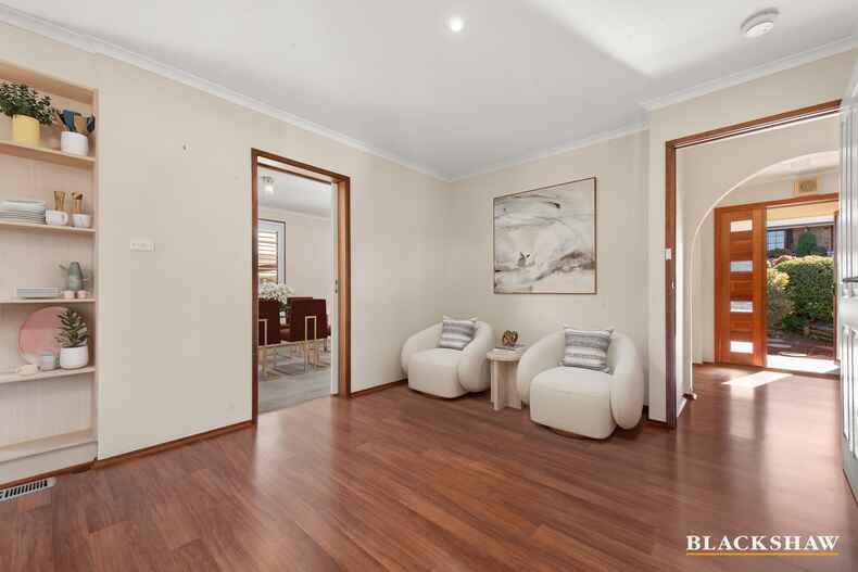 18 Max Henry Crescent Macarthur