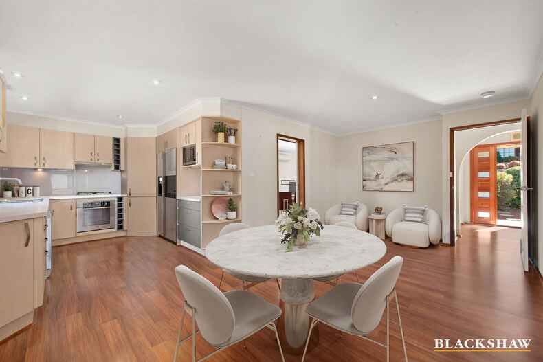 18 Max Henry Crescent Macarthur