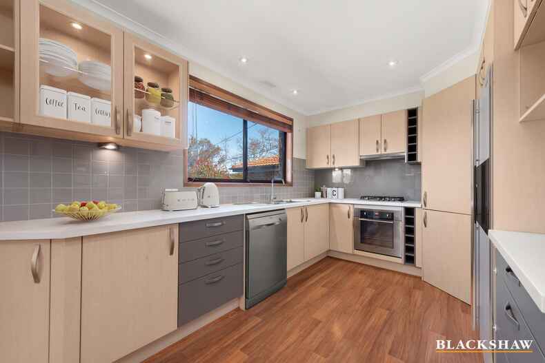 18 Max Henry Crescent Macarthur