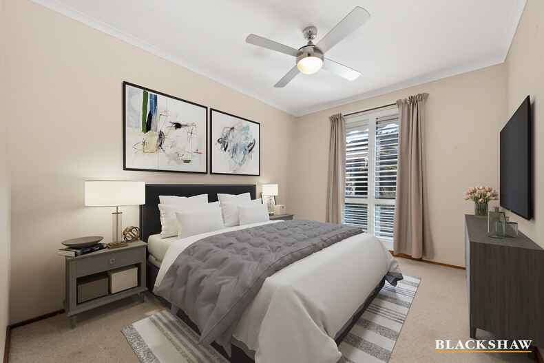 18 Max Henry Crescent Macarthur