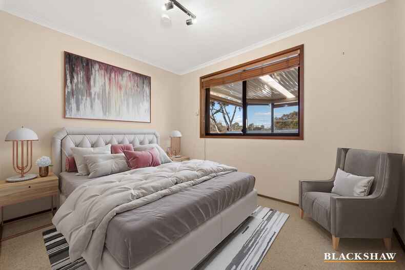 18 Max Henry Crescent Macarthur