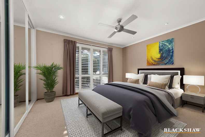 18 Max Henry Crescent Macarthur