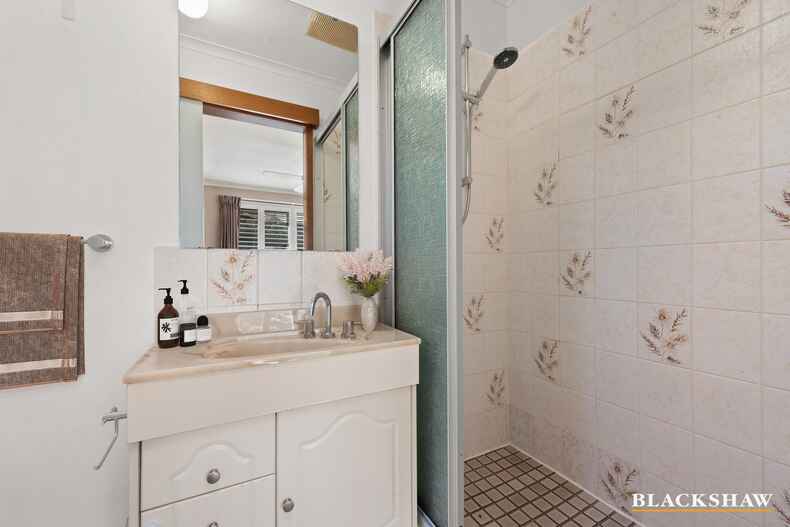 18 Max Henry Crescent Macarthur