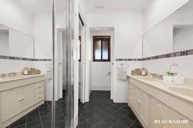 18 Max Henry Crescent Macarthur