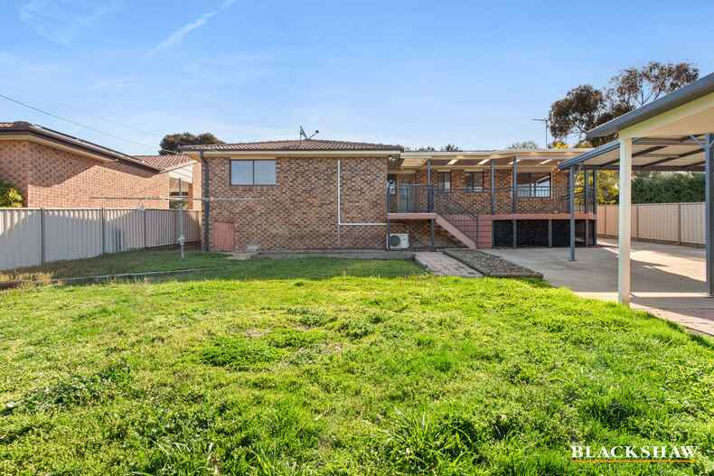 18 Max Henry Crescent Macarthur