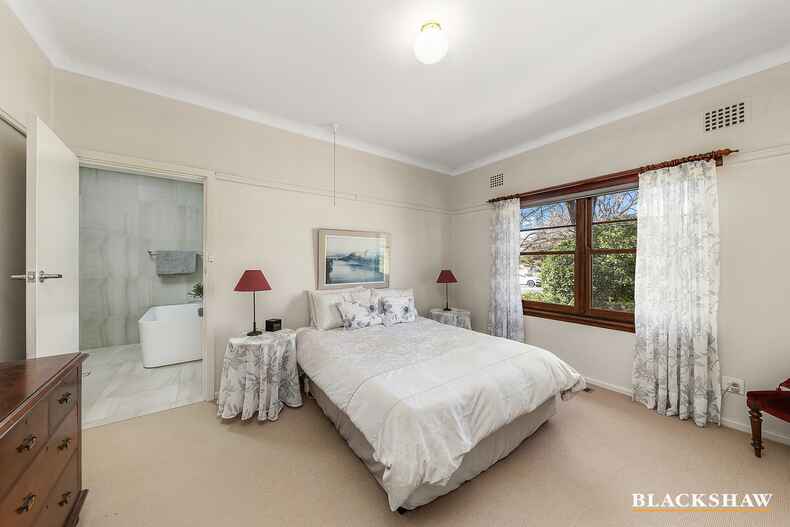 36 Blaxland Crescent Griffith