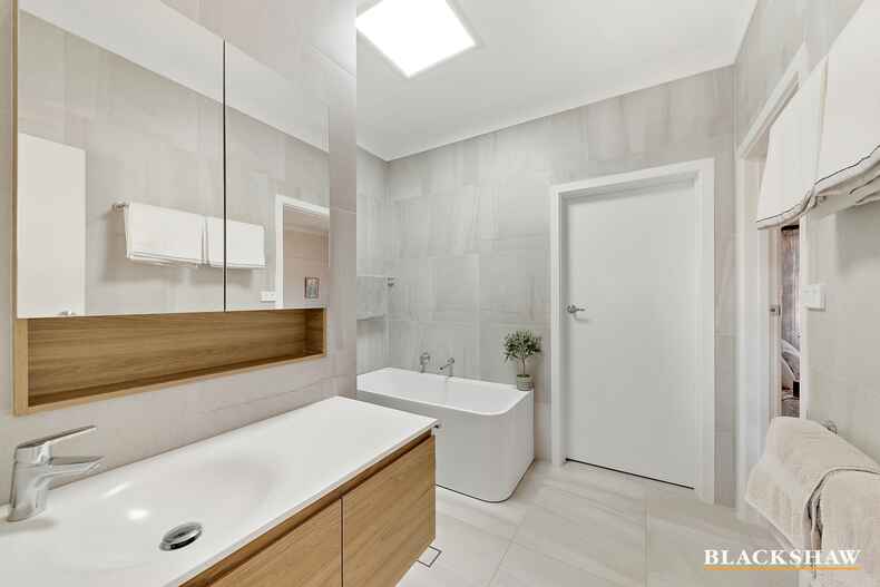 36 Blaxland Crescent Griffith