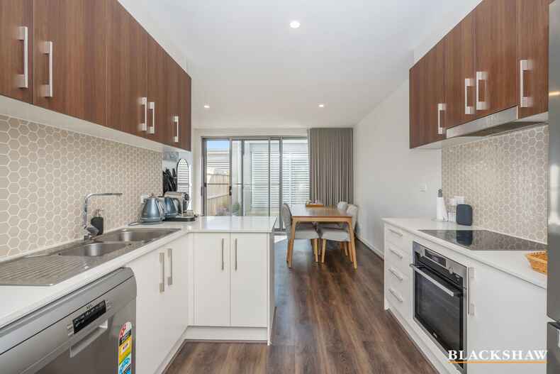52/124 John Gorton Drive Coombs
