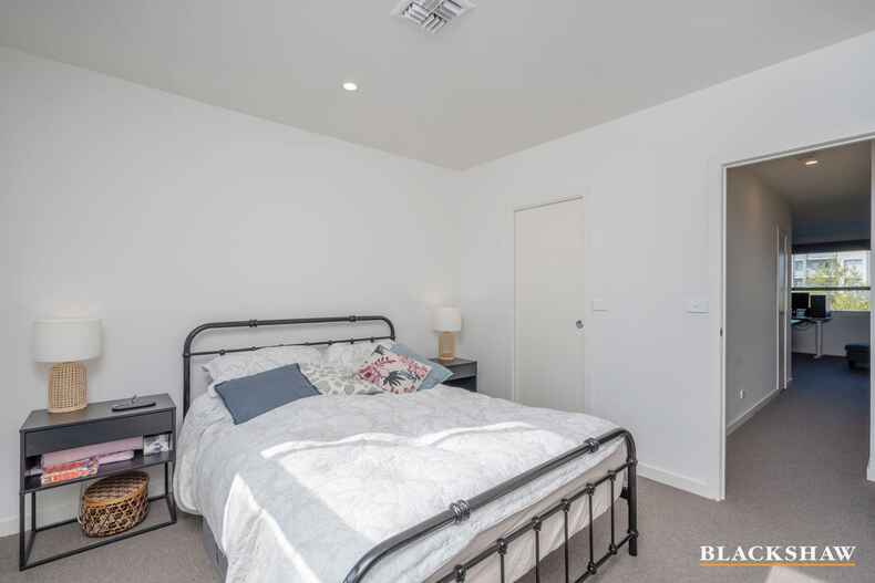 52/124 John Gorton Drive Coombs
