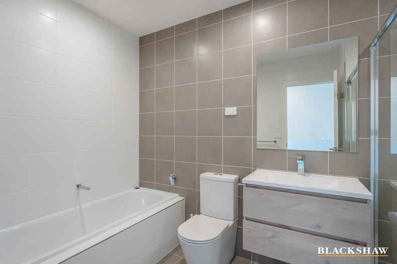 52/124 John Gorton Drive Coombs