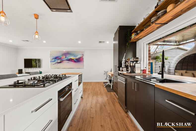 19 Scantlebury Crescent Theodore 19 Scantlebury Crescent Theodore