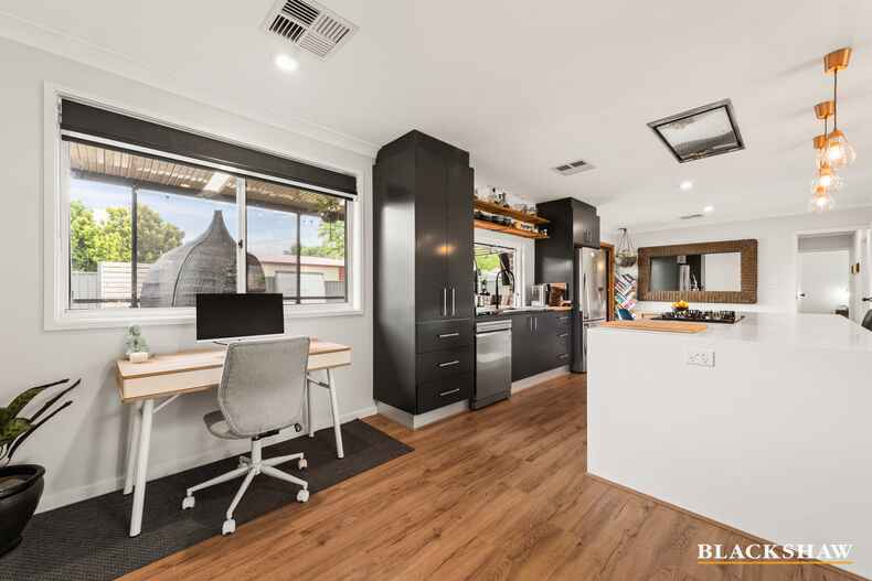 19 Scantlebury Crescent Theodore 19 Scantlebury Crescent Theodore