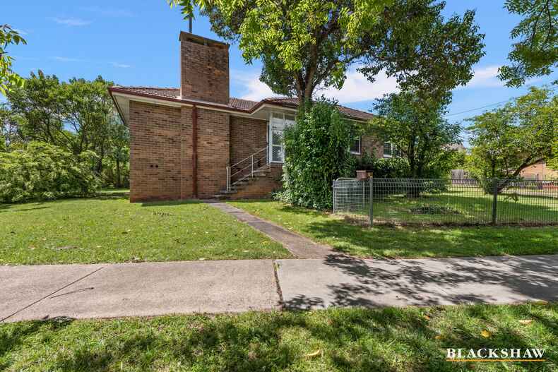 1 Gormanston Crescent Deakin