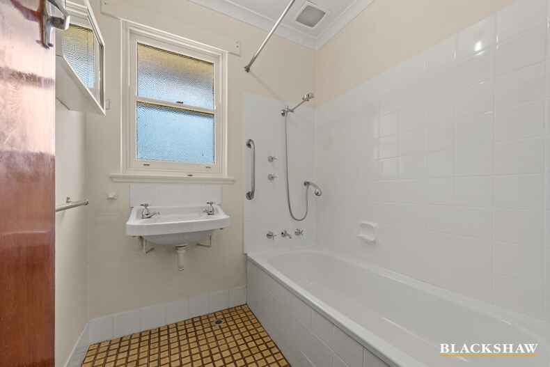 1 Gormanston Crescent Deakin