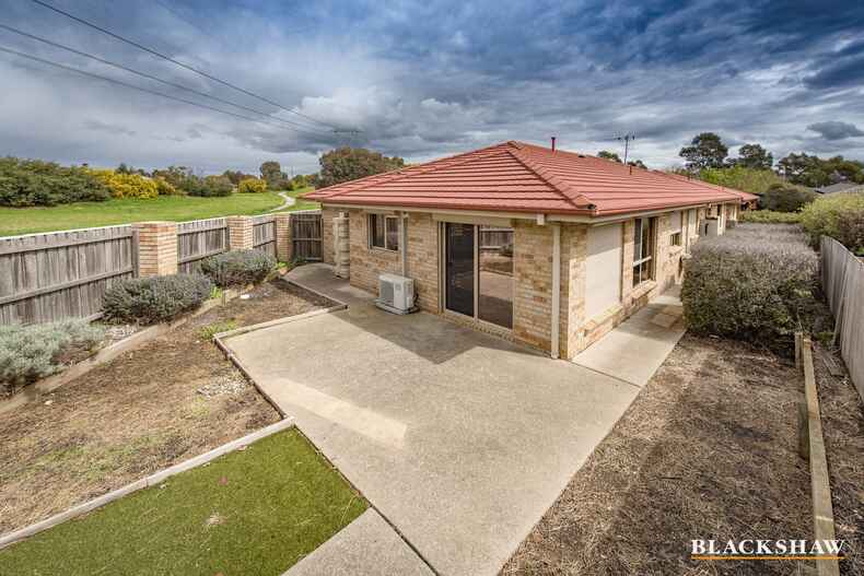 2/31 Lovely Close Dunlop