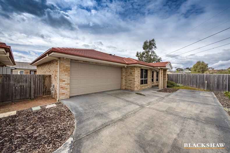 2/31 Lovely Close Dunlop