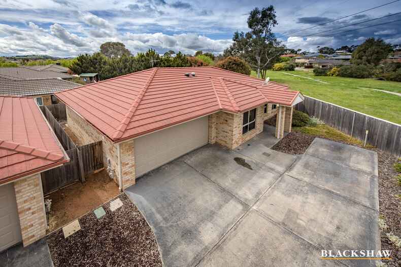 2/31 Lovely Close Dunlop