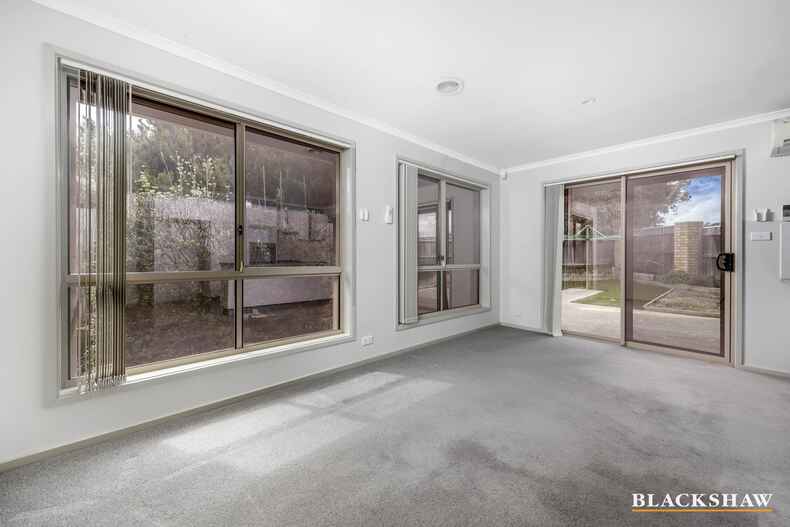 2/31 Lovely Close Dunlop