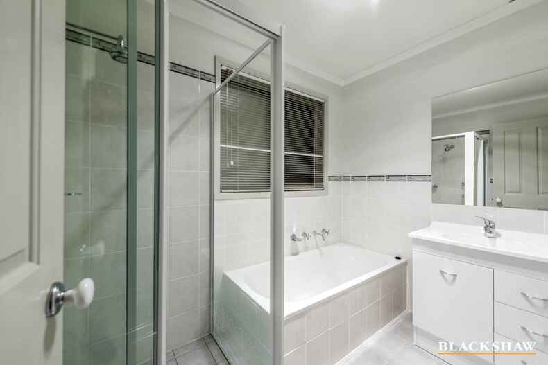 2/31 Lovely Close Dunlop