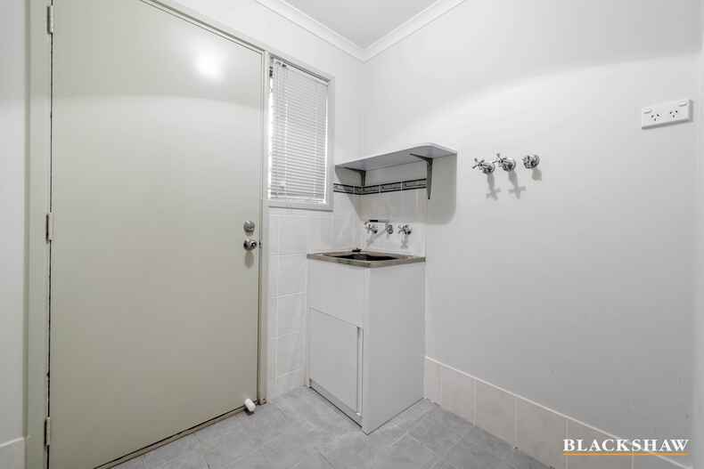 2/31 Lovely Close Dunlop