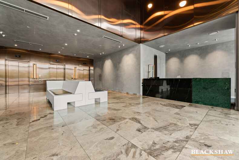 211/39 London Circuit City