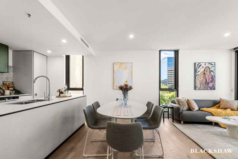 211/39 London Circuit City