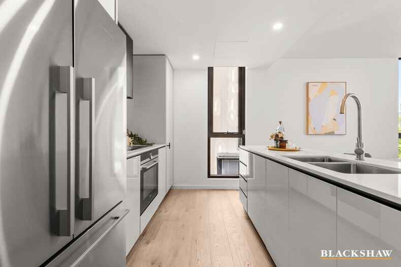 211/39 London Circuit City