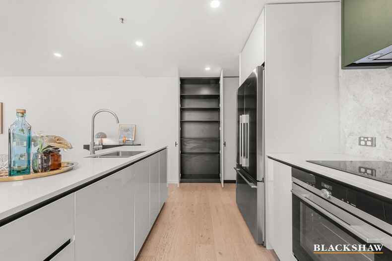 211/39 London Circuit City