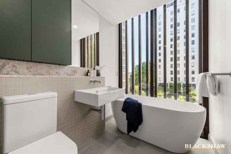 211/39 London Circuit City