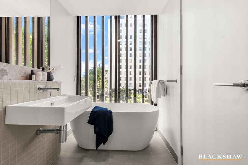 211/39 London Circuit City