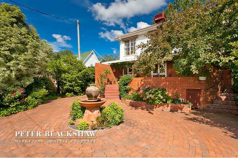 4 Carrington Street Deakin