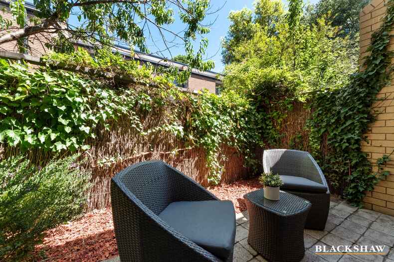 1/25 Giles Street Kingston