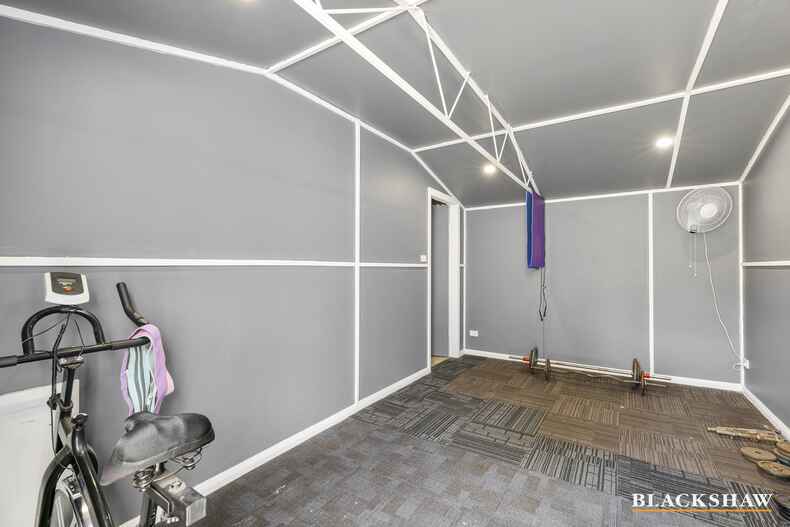 65 Heydon Crescent Evatt 65 Heydon Crescent Evatt