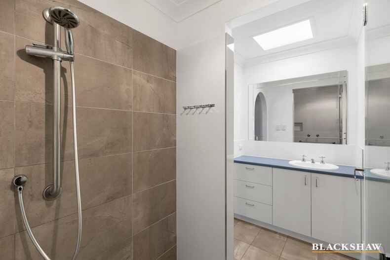 25 Wallaringa Street Surfside 25 Wallaringa Street Surfside