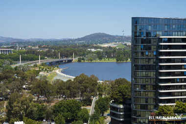 102/3 London Circuit City