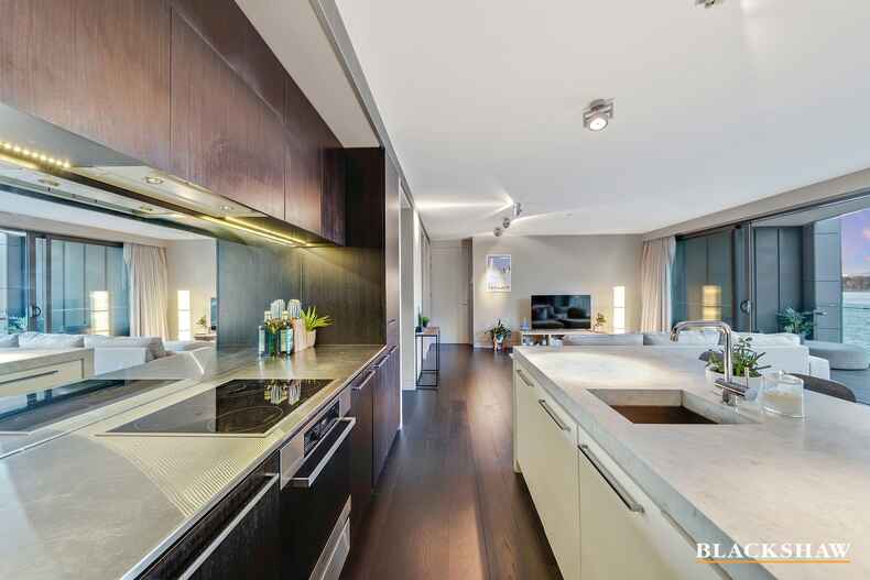 13/17 Eastlake Parade Kingston