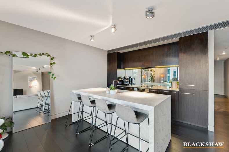 13/17 Eastlake Parade Kingston