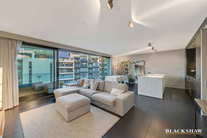 13/17 Eastlake Parade Kingston